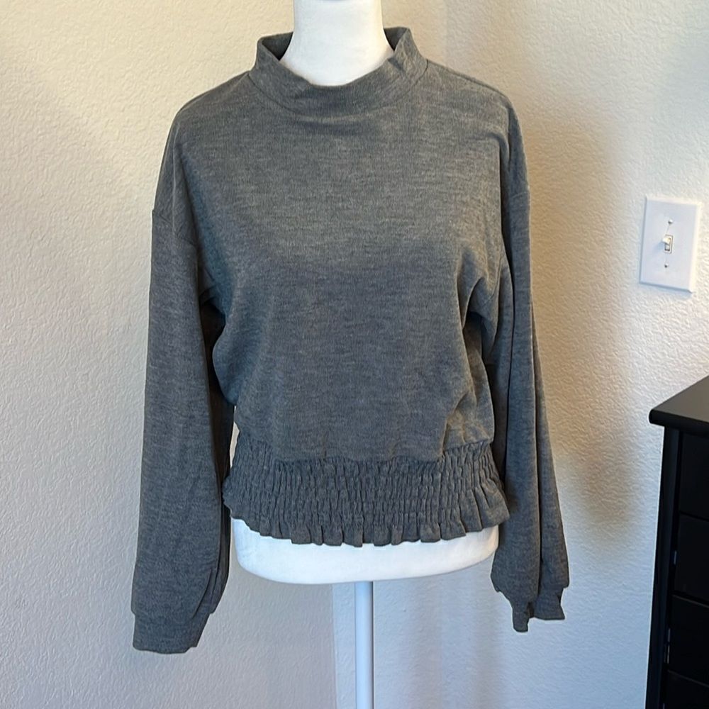 Urban Romantics Gray Sweatshirt - Size Small